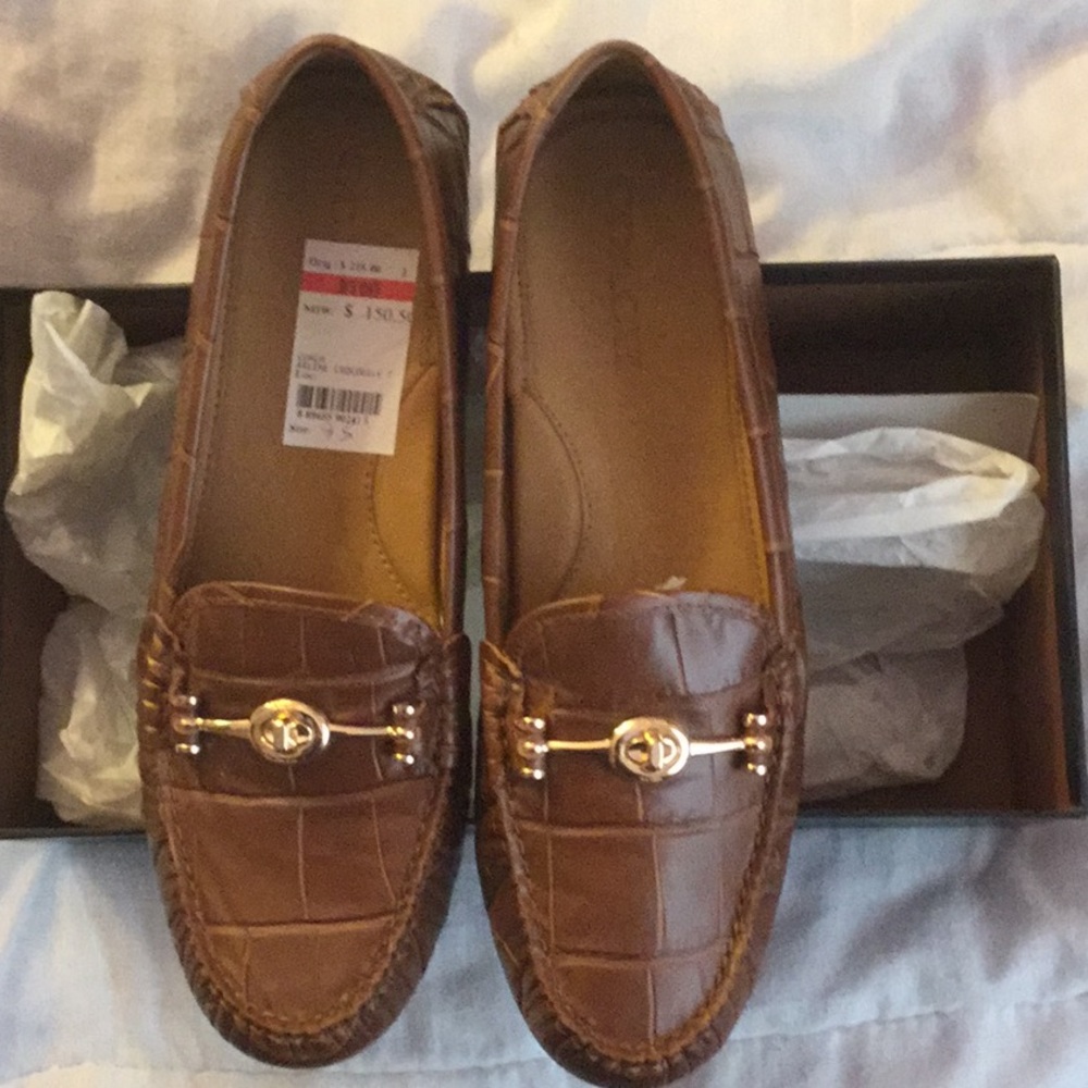 New in box Crocodile texture Coach shoes